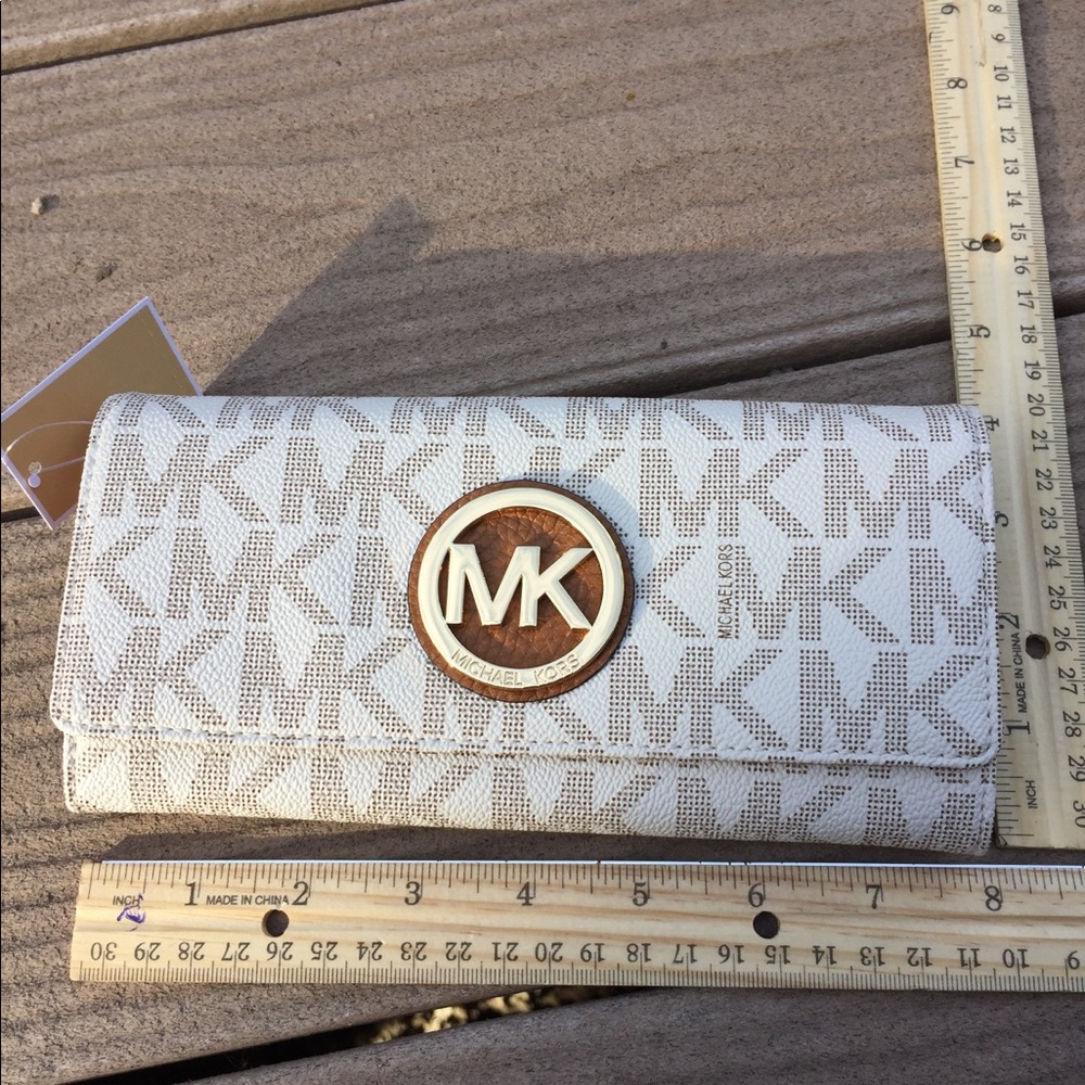 Authentic Michael kors futon continental wallet - Picture 8 of 8